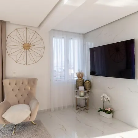 Sunset Home, De Luxe Front De *