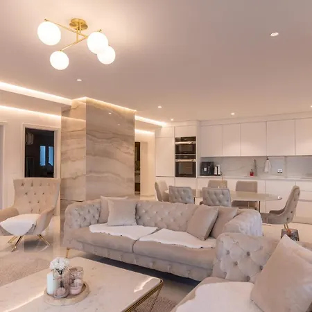 Sunset Home, De Luxe Front De *