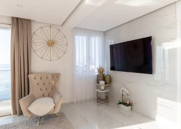 Sunset Home, De Luxe Front De *