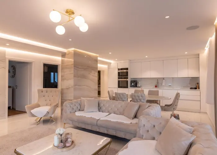 Sunset Home, De Luxe Front De *