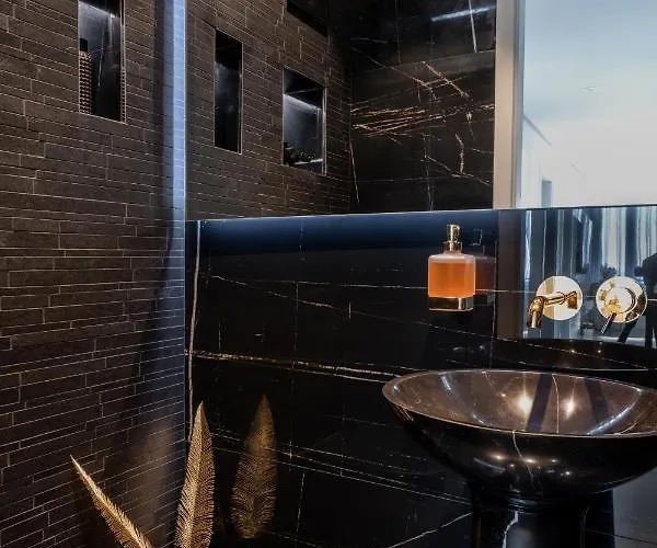 Sunset Home, De Luxe Front De *